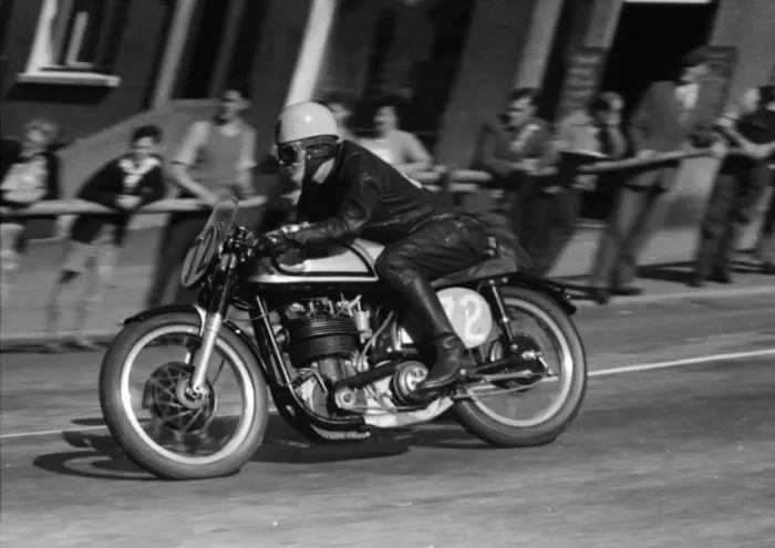 Framed Print : Bill Anderson (Norton) 1957 Junior Manx Grand Prix Framed Print : Bill Anderson (Norton) 1957 Junior Manx Grand Prix