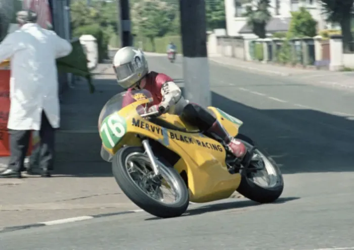 Framed Print : Andrew Machin (Yamaha) 1983 Junior TT Framed Print : Andrew Machin (Yamaha) 1983 Junior TT