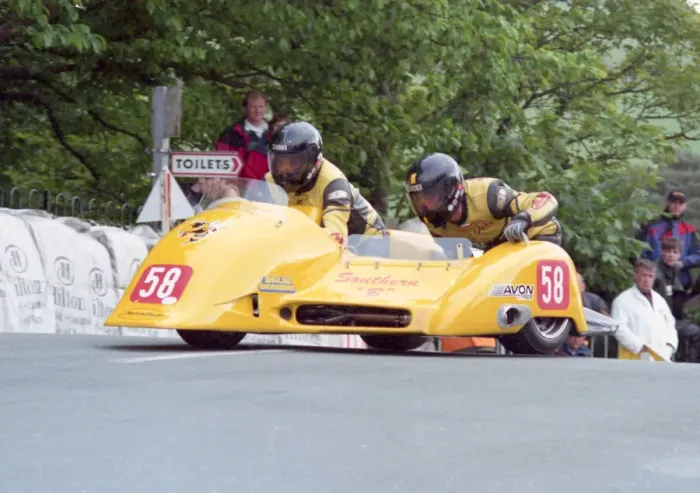 Framed Print : Andy Brown & John Dowling (Ireson Honda) 2000 Sidecar TT Framed Print : Andy Brown & John Dowling (Ireson Honda) 2000 Sidecar TT