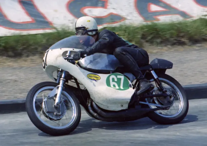 Framed Print : Andy Chapman (Padgett Yamaha) 1970 Lightweight TT Framed Print : Andy Chapman (Padgett Yamaha) 1970 Lightweight TT