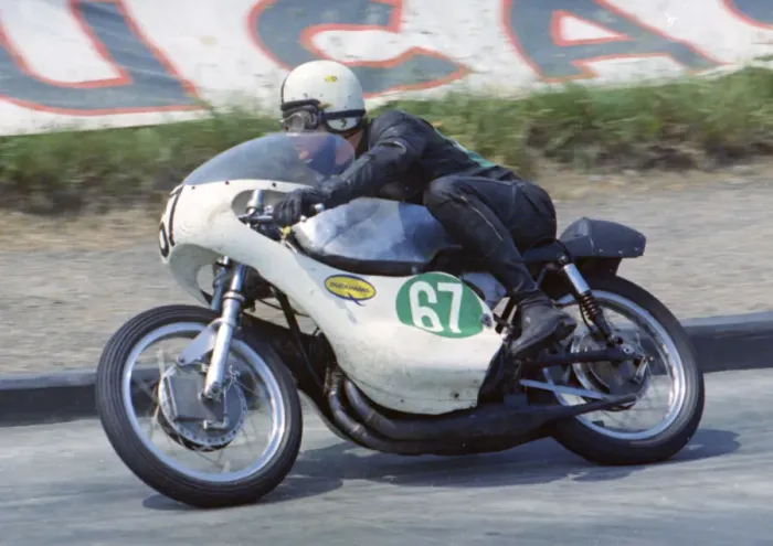 Framed Print : Andy Chapman (Padgett Yamaha) 1970 Lightweight TT Framed Print : Andy Chapman (Padgett Yamaha) 1970 Lightweight TT