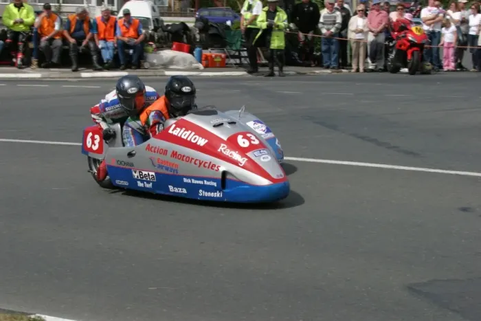 Framed Print : Andy Laidlow & Helen Sutherland (Baker Yamaha) 2004 Sidecar TT Framed Print : Andy Laidlow & Helen Sutherland (Baker Yamaha) 2004 Sidecar TT