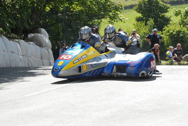 Andy Laidlow & James Neave (LCR Suzuki) 2009 Sidecar TT