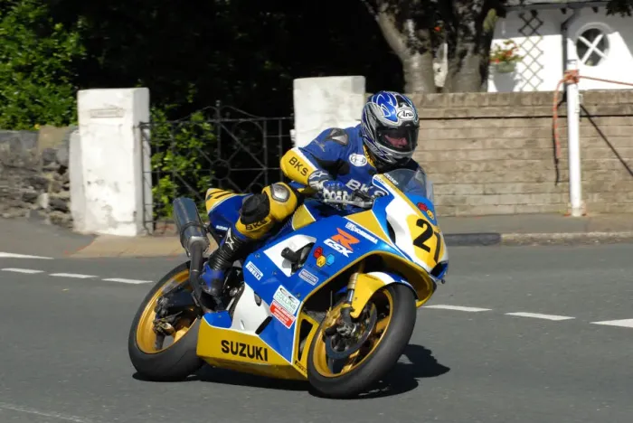 Framed Print : Andy Lovett (Suzuki) 2010 Senior Manx Grand Prix Framed Print : Andy Lovett (Suzuki) 2010 Senior Manx Grand Prix