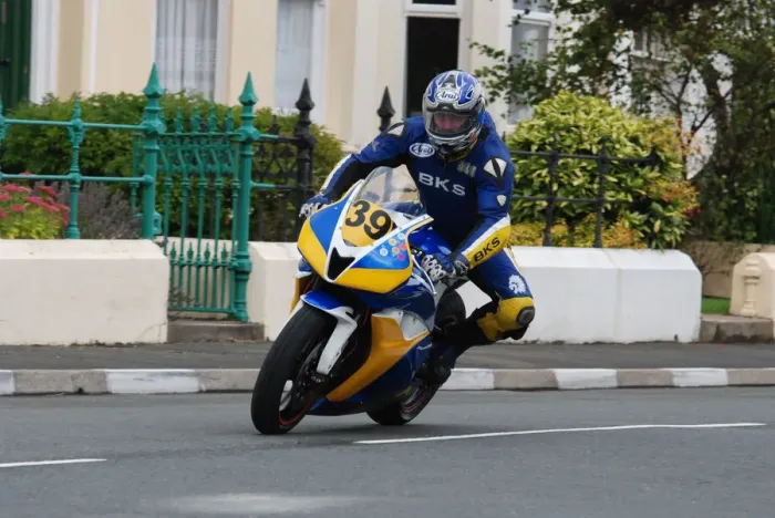 Framed Print : Andy Lovett (Suzuki) 2011 Senior Manx Grand Prix Framed Print : Andy Lovett (Suzuki) 2011 Senior Manx Grand Prix