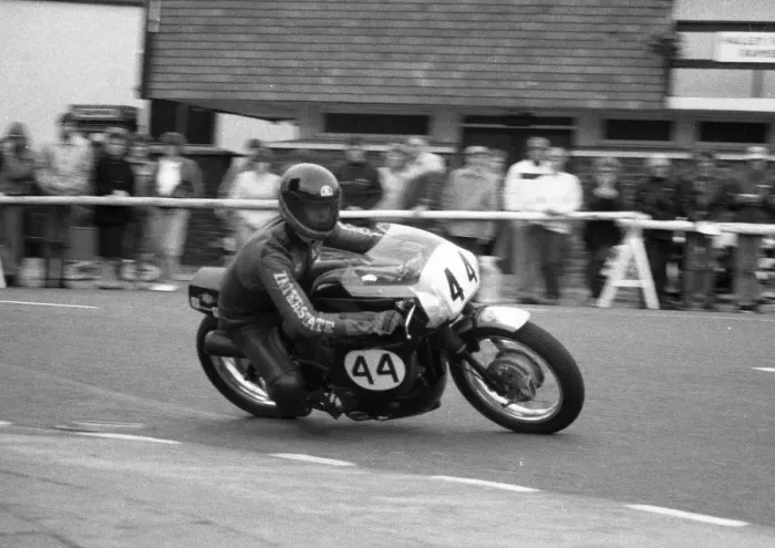Framed Print : Andy Reynolds (Velocette) 1985 Senior Classic Manx Grand Prix Framed Print : Andy Reynolds (Velocette) 1985 Senior Classic Manx Grand Prix
