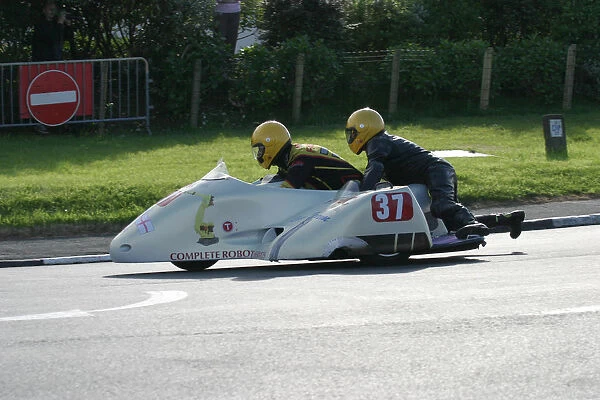 Andy Thomas & Steve Harpham (Fanuc Honda) 2005 Sidecar TT
