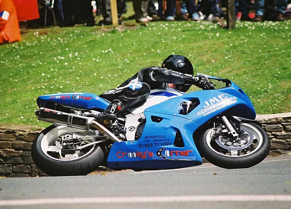 Andy Wallace (Suzuki) 2004 Junior 600 TT
