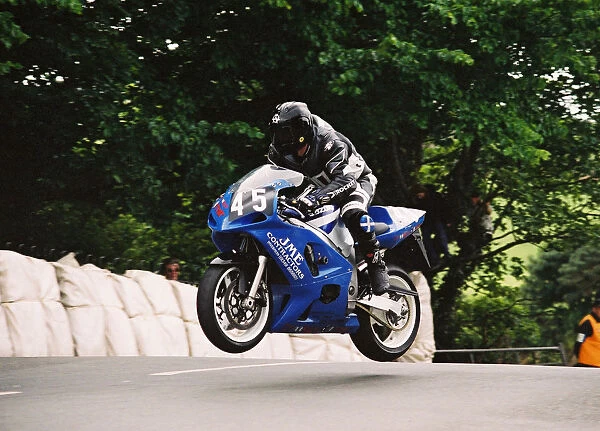 Andy Wallace (Suzuki) 2004 Production 600 TT