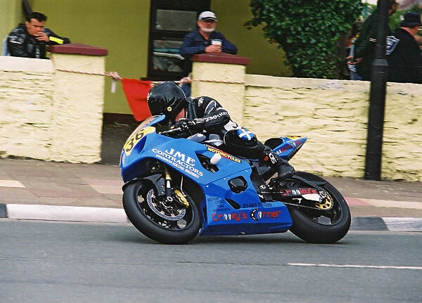 Andy Wallace (Suzuki) 2004 Senior TT