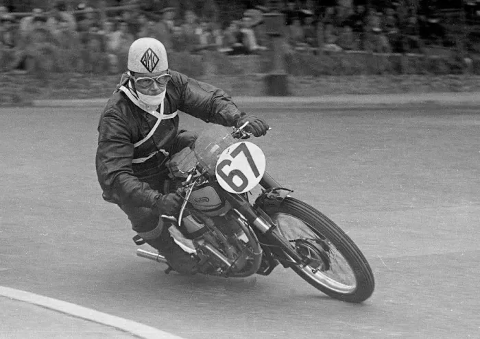 Framed Print : Angus Herbert (Norton) 1950 Senior Clubman TT Framed Print : Angus Herbert (Norton) 1950 Senior Clubman TT