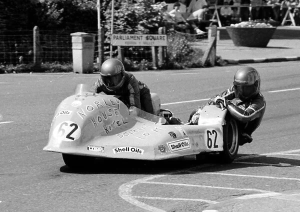 Angus Macdonald & William Mayhew (Suzuki) 1985 Sidecar TT