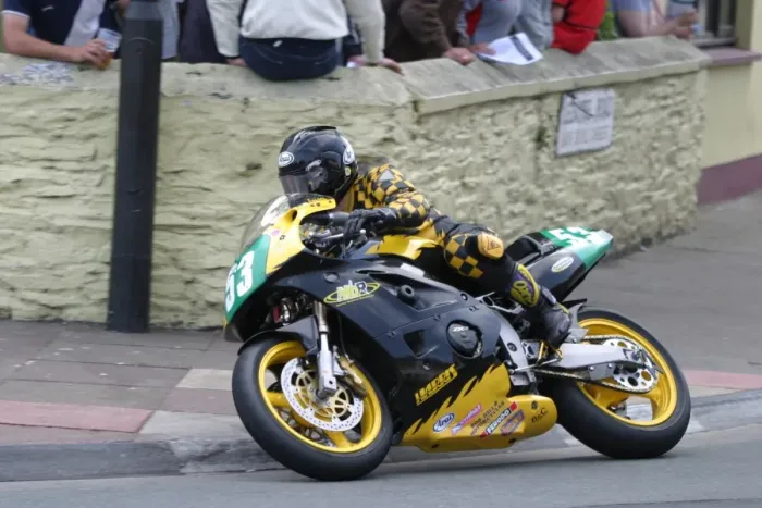Framed Print : Anita Buxton (Kawasaki) Lightweight 400 TT Framed Print : Anita Buxton (Kawasaki) Lightweight 400 TT