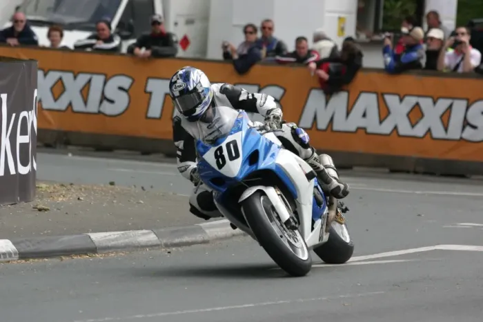 Framed Print : Anthony Czyzewski (Suzuki) 2010 Senior TT Framed Print : Anthony Czyzewski (Suzuki) 2010 Senior TT
