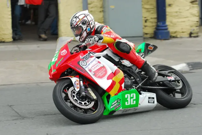 Framed Print : Antonio Maeso (Kawasaki) 2014 Lightweight TT Framed Print : Antonio Maeso (Kawasaki) 2014 Lightweight TT