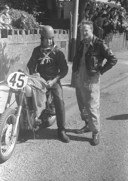 Framed Print : Antraneg Aharonian (BSA) 1957 Senior TT Framed Print : Antraneg Aharonian (BSA) 1957 Senior TT