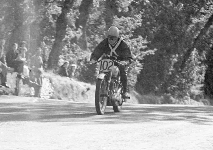 Framed Print : Arnold Henthorn (BSA) 1951 Senior Manx Grand Prix Framed Print : Arnold Henthorn (BSA) 1951 Senior Manx Grand Prix