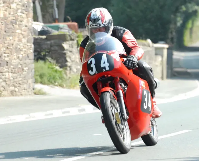 Framed Print : Arthur Browning (Metisse Goldstar) 2010 Senior Classic TT