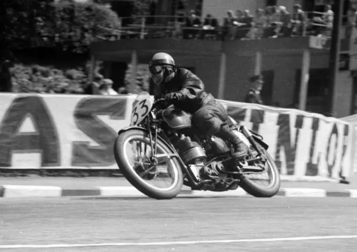 Framed Print : Arthur Lavington (Velocette) 1957 Junior TT Framed Print : Arthur Lavington (Velocette) 1957 Junior TT