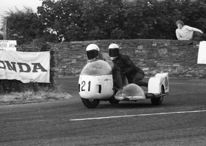 Framed Print : Artie Oates & Edda Oates (BSA) 1975 Southern 100 Framed Print : Artie Oates & Edda Oates (BSA) 1975 Southern 100