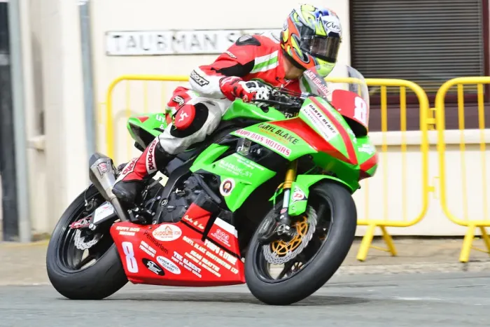 Framed Print : Ashley Blake (Kawasaki) 2015 Newcomers Manx Grand Prix
