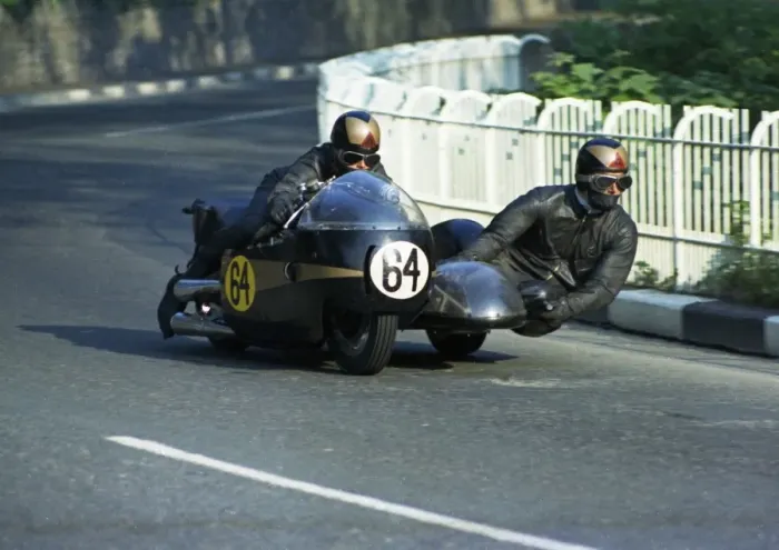 Framed Print : B R Tomlins & P T Whiteside (Triumph) 1969 750 Sidecar TT Framed Print : B R Tomlins & P T Whiteside (Triumph) 1969 750 Sidecar TT