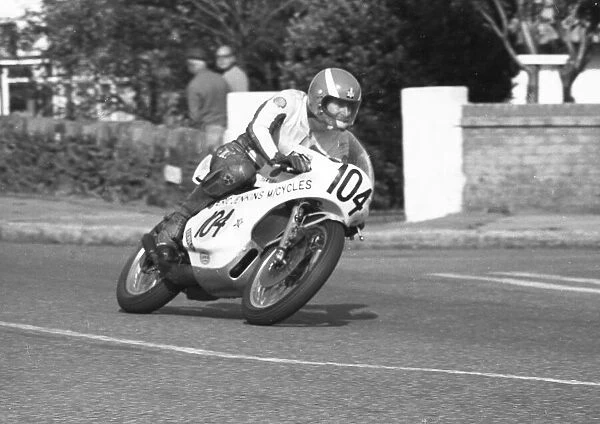 Barry Needle (Yamaha) 1977 Junior Manx Grand Prix