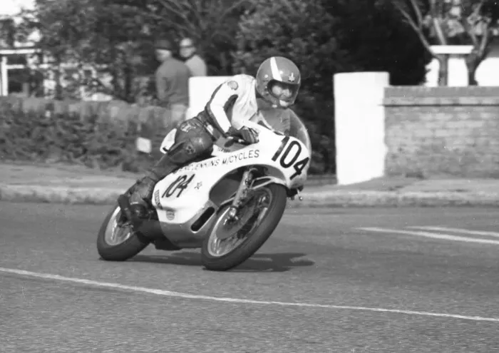 Framed Print : Barry Needle (Yamaha) 1977 Junior Manx Grand Prix Framed Print : Barry Needle (Yamaha) 1977 Junior Manx Grand Prix