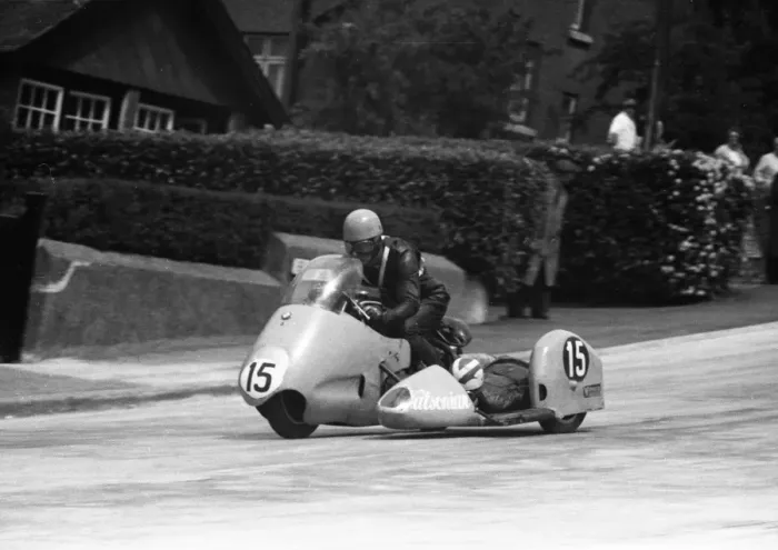 Framed Print : Bill Beevers & John Chisnall (Norton) 1960 Sidecar TT