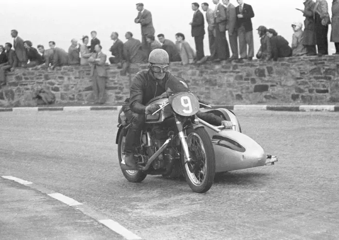 Framed Print : Bill Beevers & Bill Mundy (Norton) 1954 Sidecar TT Framed Print : Bill Beevers & Bill Mundy (Norton) 1954 Sidecar TT