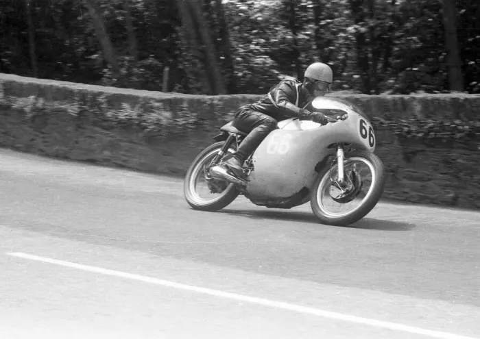 Framed Print : Bill Beevers (Norton) 1960 Junior TT Framed Print : Bill Beevers (Norton) 1960 Junior TT