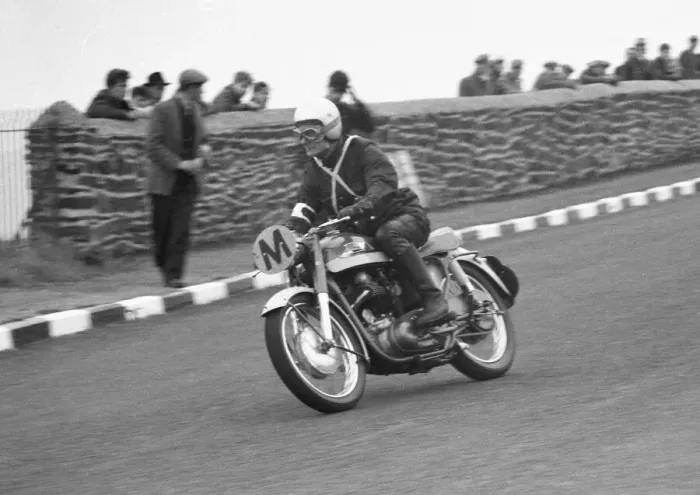 Framed Print : Bill Beevers (Norton) 1961 TT Framed Print : Bill Beevers (Norton) 1961 TT