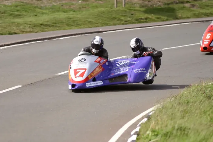 Framed Print : Ben Dixon & Mark Lambert (Molyneux Yamaha) 2004 Sidecar TT Framed Print : Ben Dixon & Mark Lambert (Molyneux Yamaha) 2004 Sidecar TT