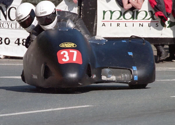 Ben Dixon & Mark Lambert (Windle Yamaha) 1999 Sidecar TT
