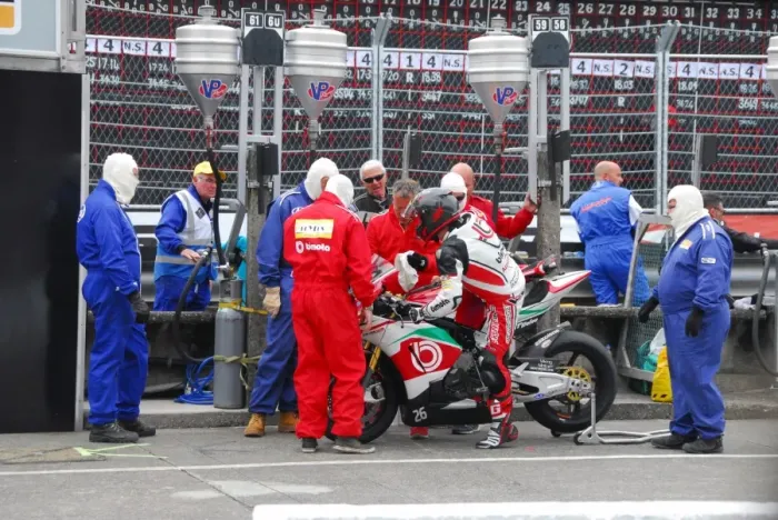 Framed Print : Ben Wylie (Bimota) 2015 Senior TT Framed Print : Ben Wylie (Bimota) 2015 Senior TT