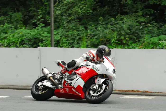 Framed Print : Ben Wylie (Bimota) 2016 Senior TT