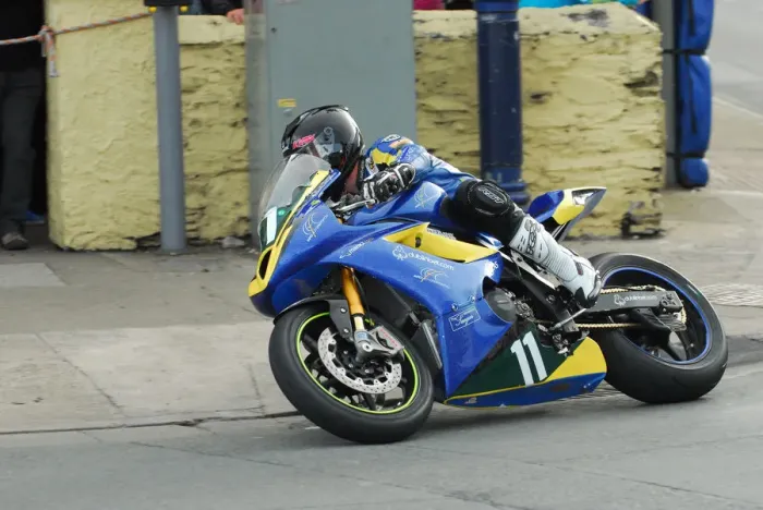 Framed Print : Ben Wylie (Suzuki) 2012 Lightweight TT