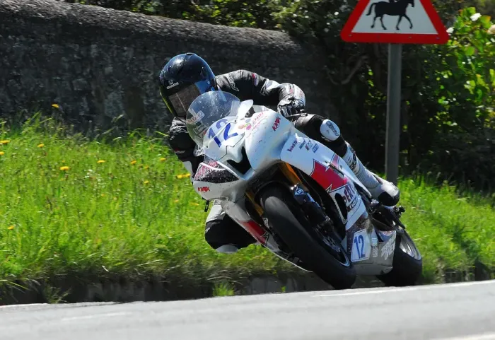 Framed Print : Ben Wylie (Yamaha) TT 2012 Supersport TT