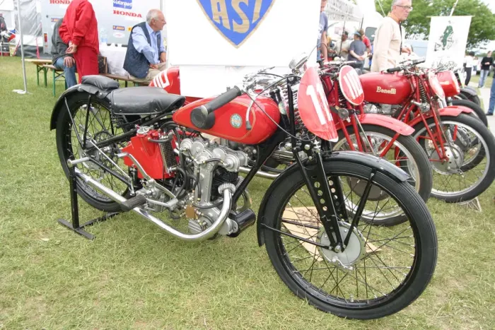 Framed Print : Benelli Bialbero, 1932, ridden by Feliciano Nardini in the 2005 Classic Lap Framed Print : Benelli Bialbero, 1932, ridden by Feliciano Nardini in the 2005 Classic Lap