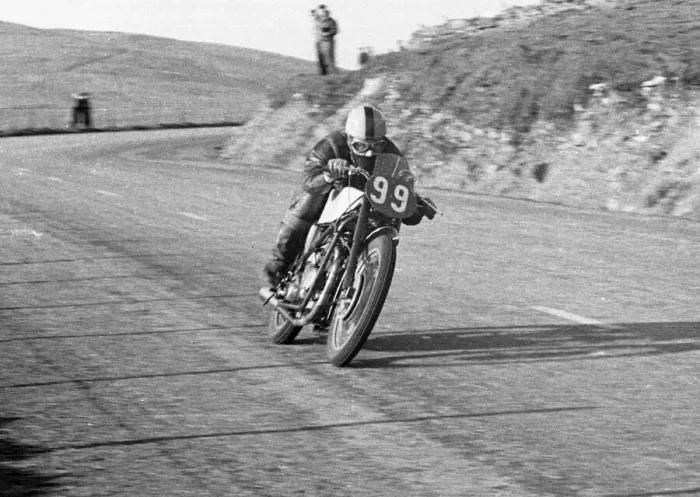 Framed Print : Bernard Carter (Triumph) 1951 Senior TT Framed Print : Bernard Carter (Triumph) 1951 Senior TT