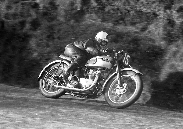 Bernard Hargreaves (Triumph) 1952 Senior Clubmans TT