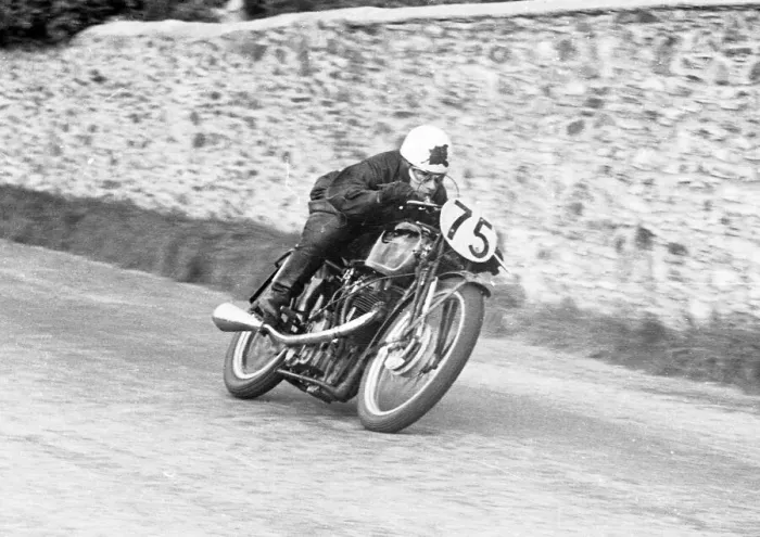 Framed Print : Bernard Hargreaves (Velocette) 1952 Junior Manx Grand Prix Framed Print : Bernard Hargreaves (Velocette) 1952 Junior Manx Grand Prix