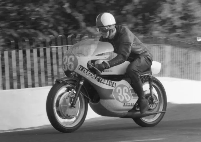 Framed Print : Billy Guthrie (Dugdale Yamaha) 1970 Junior TT Framed Print : Billy Guthrie (Dugdale Yamaha) 1970 Junior TT