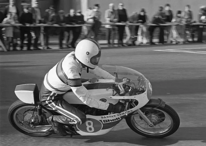 Framed Print : Billy Guthrie (Yamaha) 1975 Junior TT Framed Print : Billy Guthrie (Yamaha) 1975 Junior TT