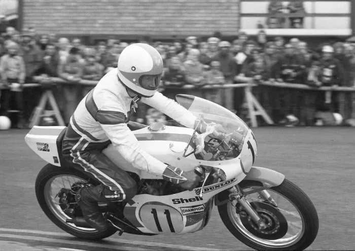 Framed Print : Billy Guthrie (Yamaha) 1977 Senior TT