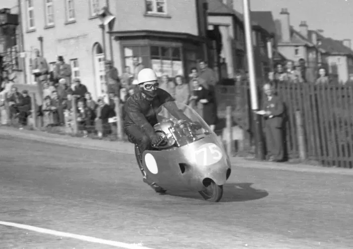 Framed Print : Bob Anderson (Norton) 1957 Junior TT Framed Print : Bob Anderson (Norton) 1957 Junior TT
