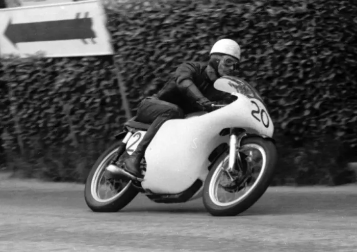 Framed Print : Bob Anderson (Norton) 1959 350 Formula One TT Framed Print : Bob Anderson (Norton) 1959 350 Formula One TT