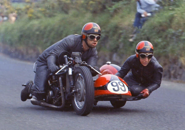 Bob Beales & Jenny Beales (Middleton Triumph) 1970 750 Sidecar TT