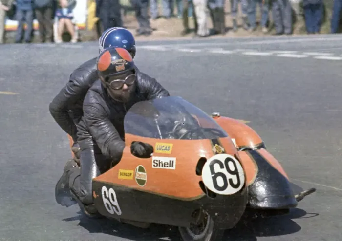 Framed Print : Bob Beales & P Meehan (Triumph) 1972 500 Sidecar TT Framed Print : Bob Beales & P Meehan (Triumph) 1972 500 Sidecar TT