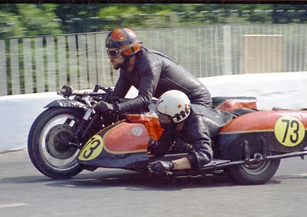 Bob Beales & Vic Farnhill (Triumph) 1971 750 Sidecar TT